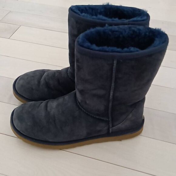 UGG Australia Women's Navy Blue Suede Round Toe Classic Short II Boot Size 9 - Picture 1 of 6